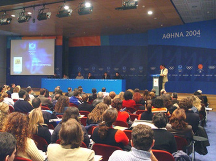 Ομιλία σε συνέδριο, Αθήνα 2004